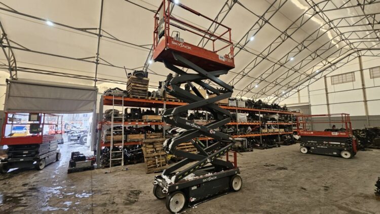 Ножничный самоходный подъемник Skyjack SJIII 3226 в аренду в Бресте