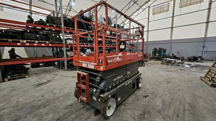 Ножничный самоходный подъемник Skyjack SJIII 4626 в аренду