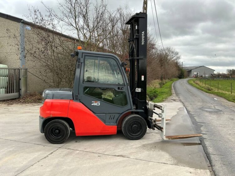 Погрузчик вилочный TOYOTA 40-8FD35N